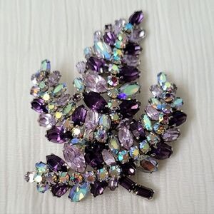 Elegant Signed Sherman Purple Pinks And Lilacs In A Leaf Shaped Brooch 1950's
